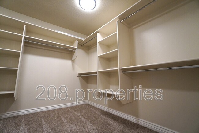 Building Photo - 38 E Ranch Dr
