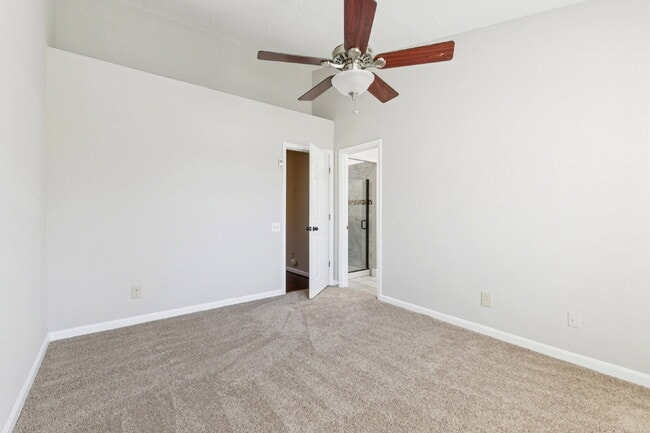 Building Photo - Welcome to this bright and beautifully maintained end-unit townhome in the desirable River Oaks c...