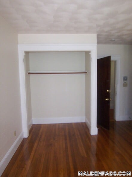 Building Photo - 349 Pleasant St