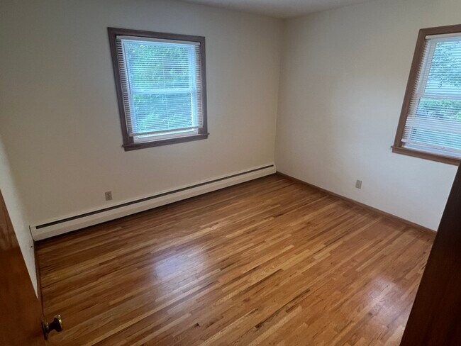 Building Photo - 1643 Stanbridge Ave