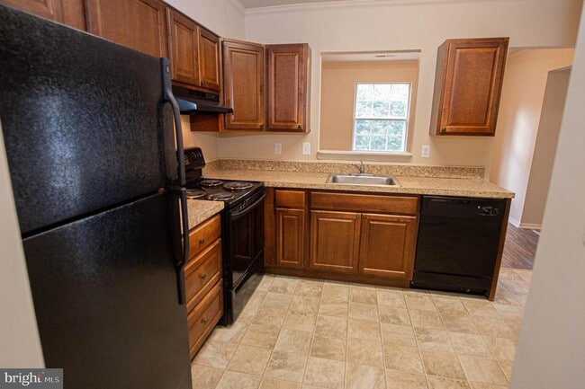 Building Photo - 804 College Ln