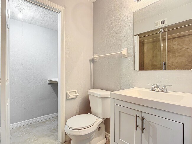 Building Photo - Coastal Charm Meets Modern Living: Your Dream Townhome in Port Orange Awaits!