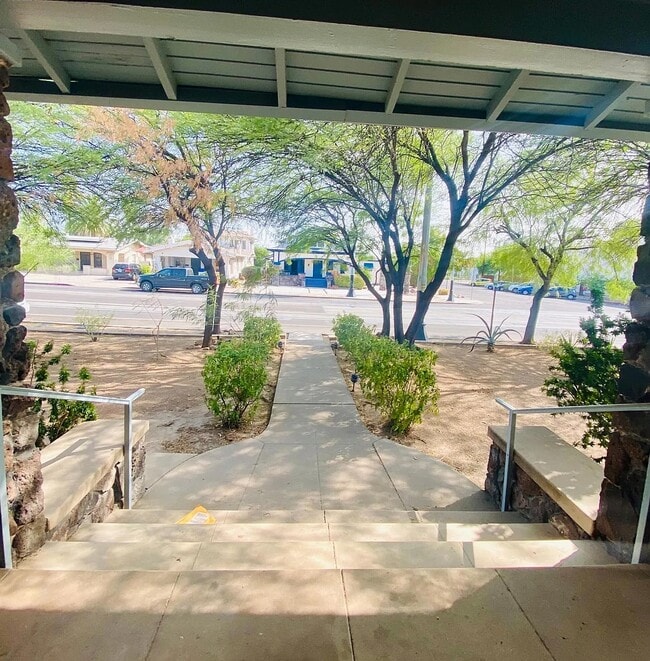 Building Photo - 503 E University Blvd