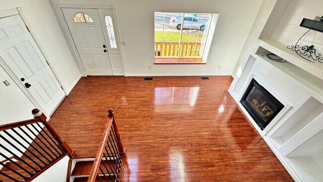 Building Photo - Large Deck & Fenced Backyard in this Lovely 3 Bed 2 Bath 2 Garage Home in Stone Ridge Park!!