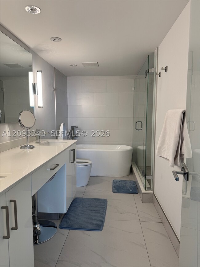 Building Photo - 1111 Crandon Blvd