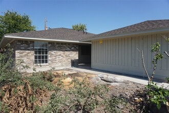 Building Photo - 1913 Normal Park Dr