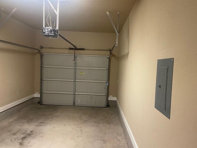 Building Photo - 103 S Kanaio Dr