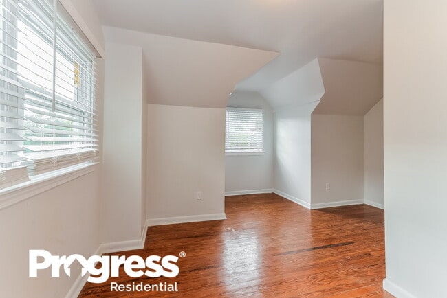 Building Photo - 1510 Shore Rd