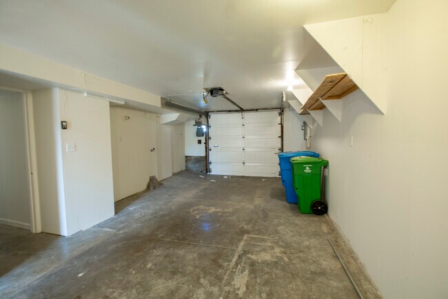Building Photo - 316 Bridgeview Dr