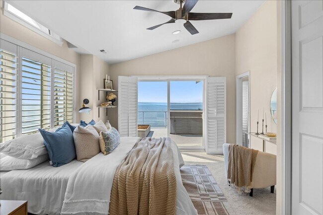 Building Photo - 5Bd/3.5Ba Shoreline House