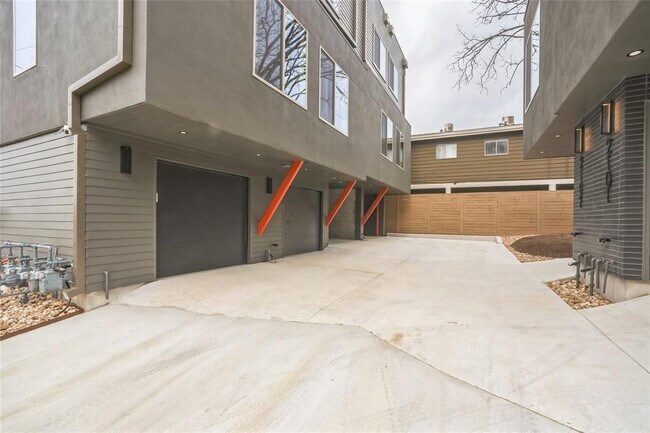Building Photo - 700 Denson Dr