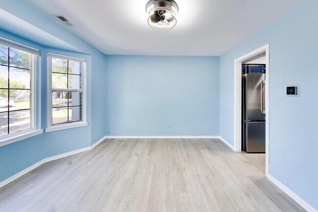 Building Photo - 505 Newbury Dr