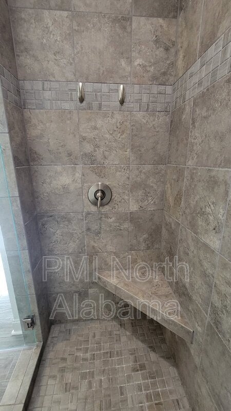 Building Photo - 130 Creekmound Dr