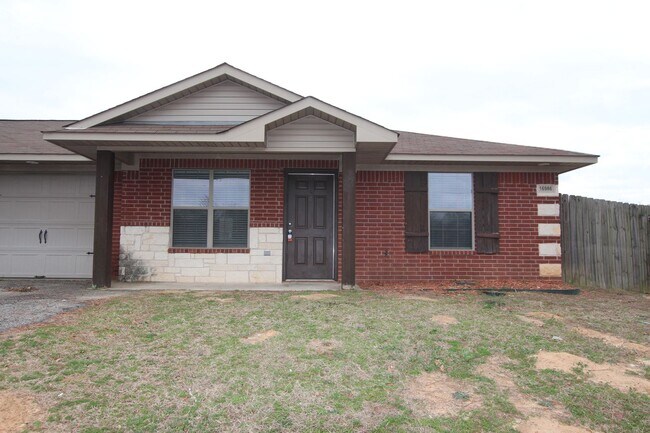 Building Photo - 2 Bedroom 2 Bath Duplex! Lindale ISD! Available!