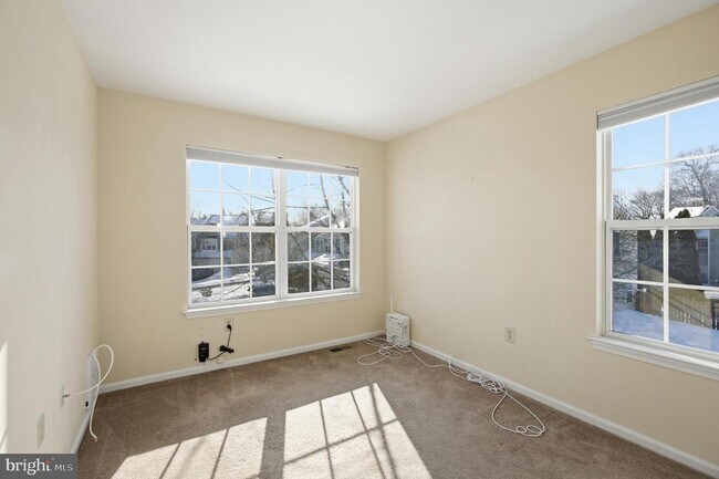 Building Photo - 56 Camellia Ct