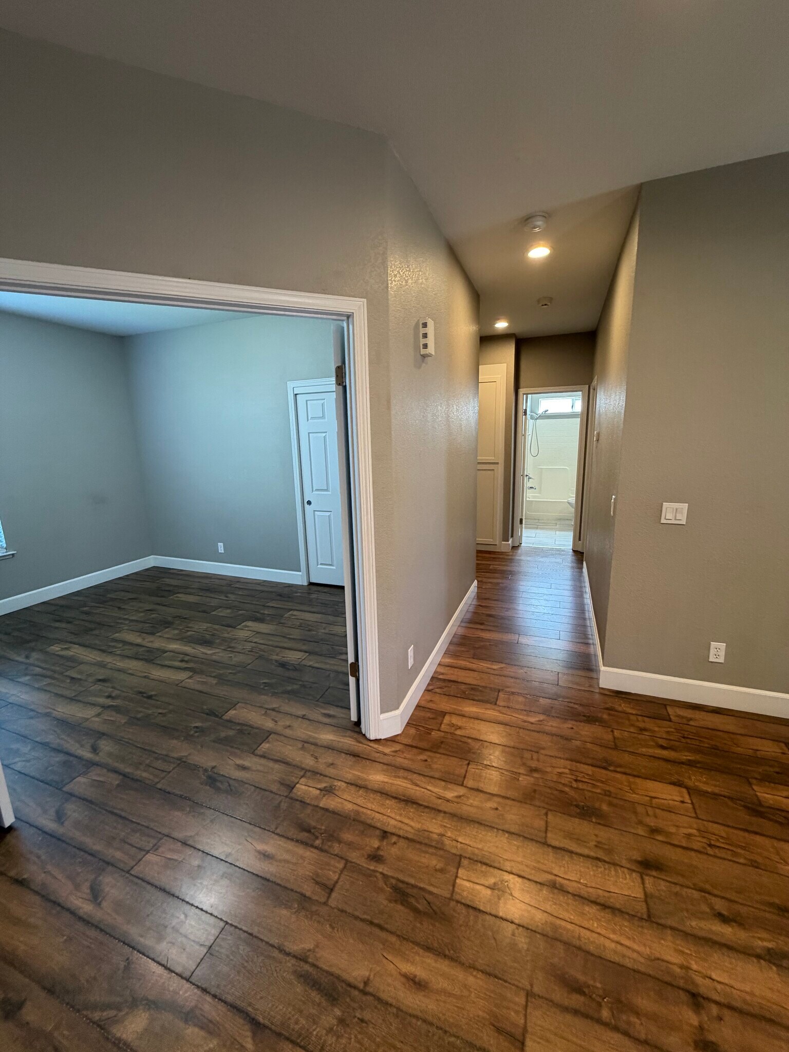 Building Photo - 1605 Paseo Flores Dr
