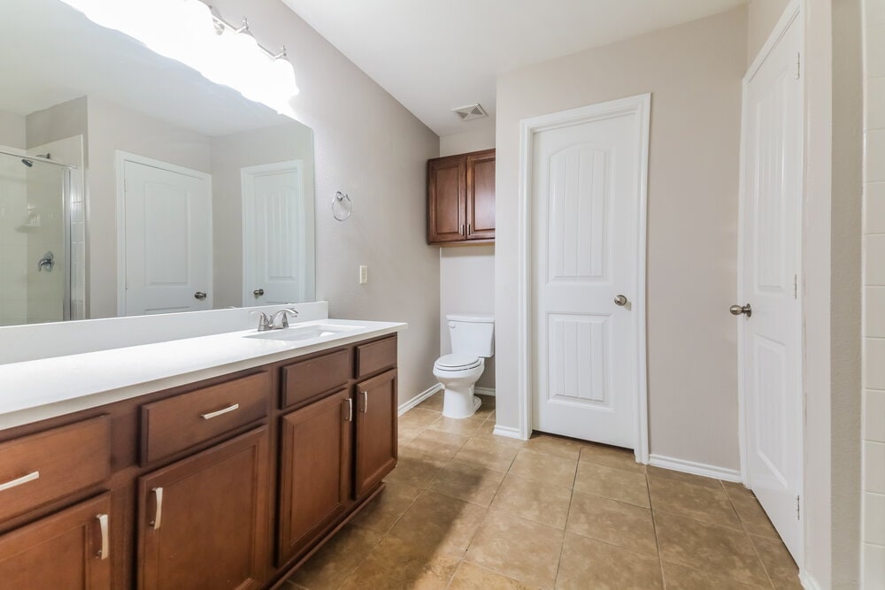 Building Photo - 2116 Meadow View Dr