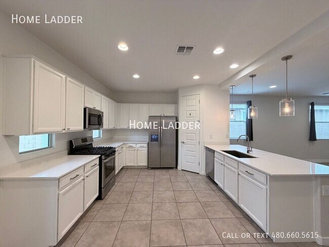 Building Photo - 2881 E 27th Ave