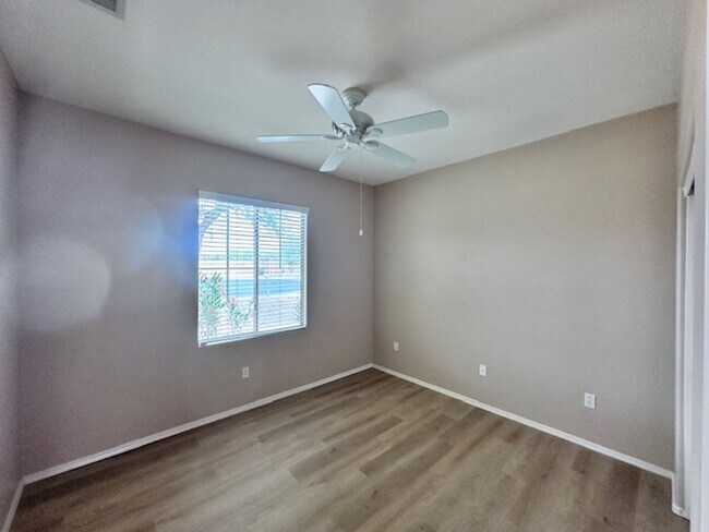 Building Photo - Updated 3 Bed/2 Bath in 55+ Community
