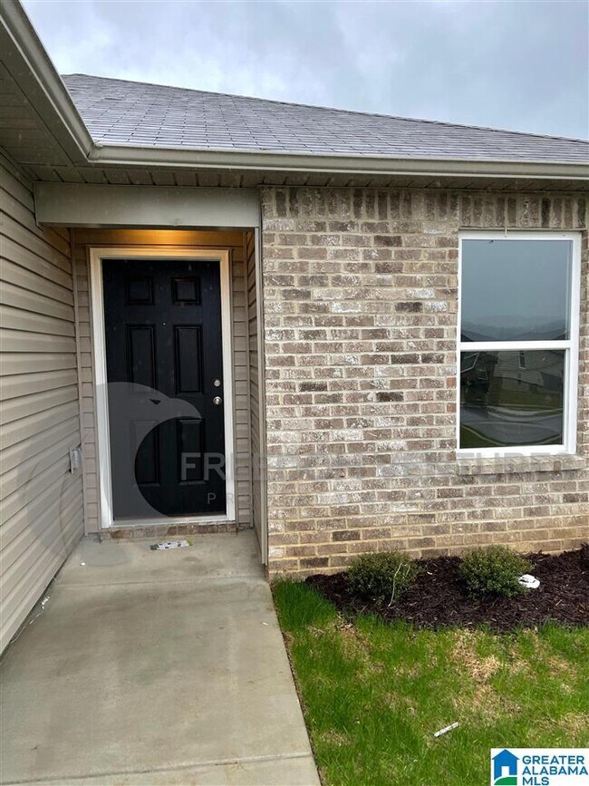 Building Photo - 401 Woodland Trl