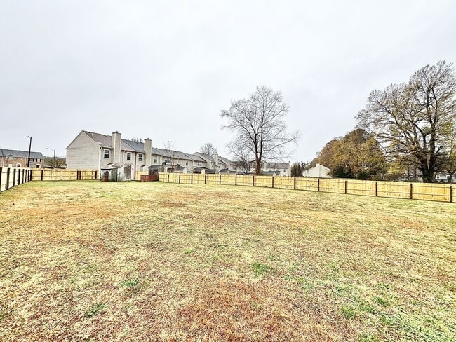 Building Photo - Glenleigh 1st-time Rental! Pet-Friendly, End-Unit Townhome, Cul-De-Sac with HUGE fenced backyard!