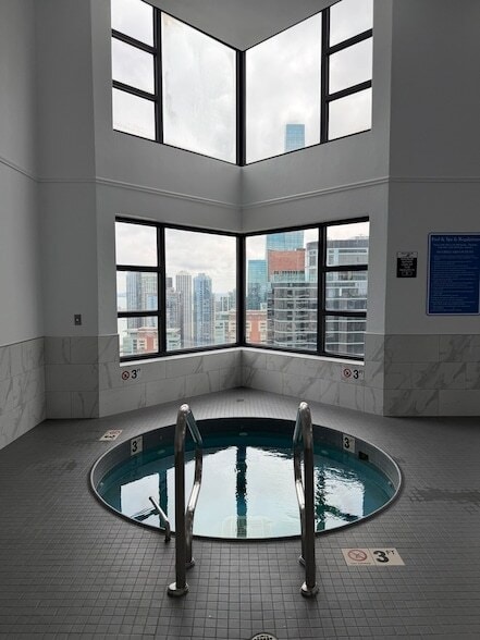 Building Photo - 401 E Ontario St