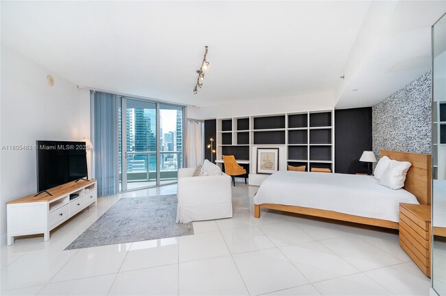 Building Photo - 475 Brickell Ave