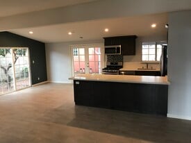 Building Photo - 2021 Arnold Ave