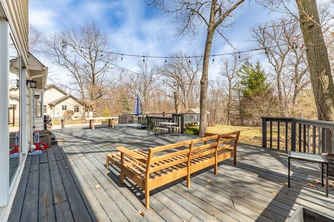 Building Photo - 9885 Belmont Ct