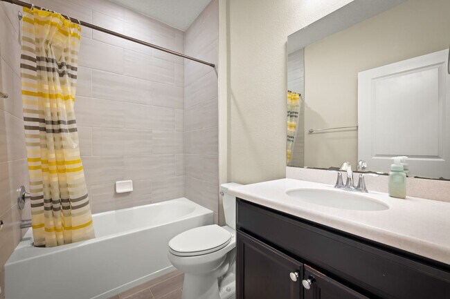 Building Photo - Spacious 4-Bedroom Home with Screened Pati...