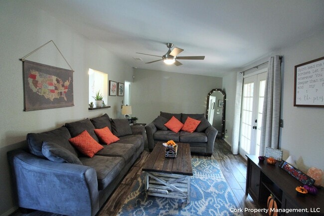 Building Photo - 1301 Del Norte Dr