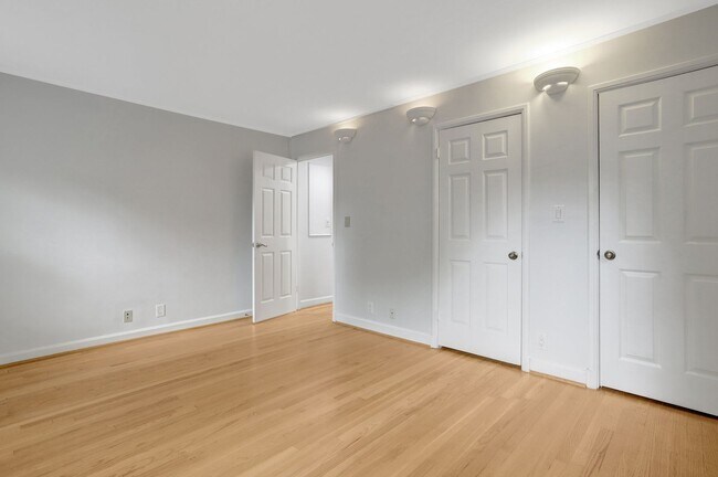 Building Photo - 2 Bedroom 2 Bathroom Condo Available for Rent