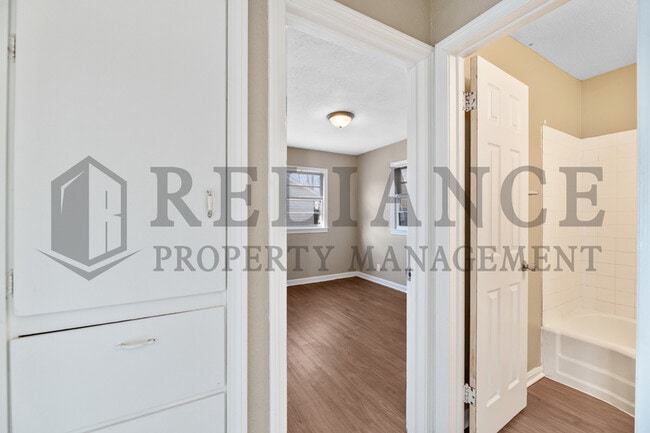 Building Photo - 2118 E 1st St N