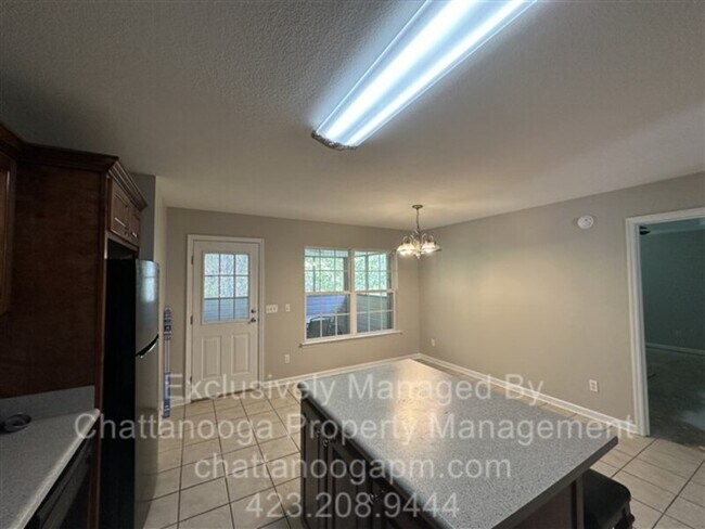 Building Photo - 87 Manor Dr