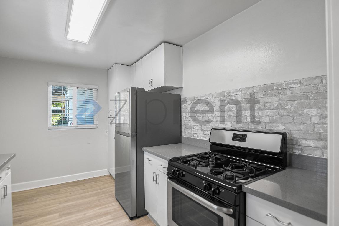 Building Photo - Unit