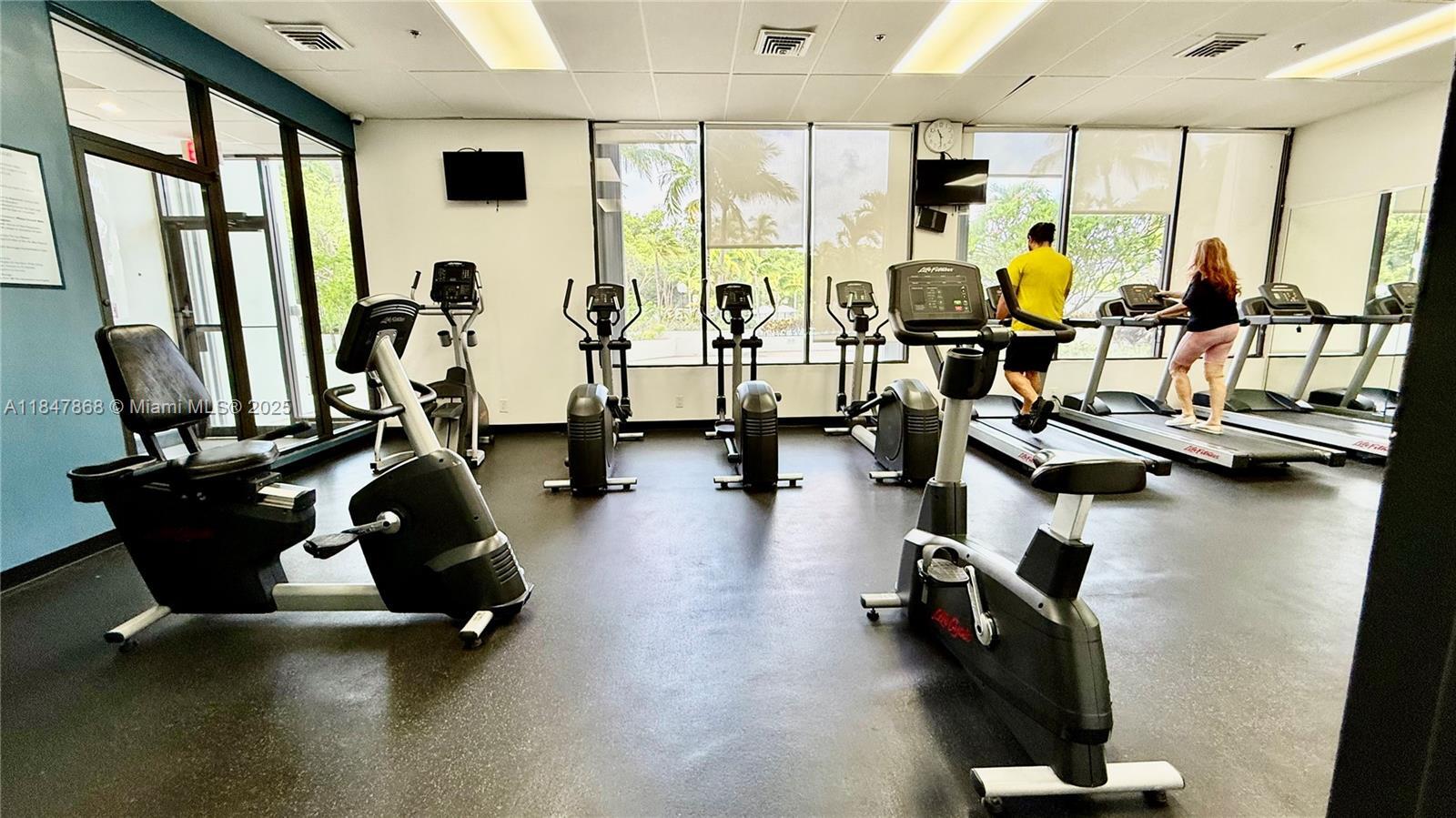 Building Photo - 100 Bayview Dr