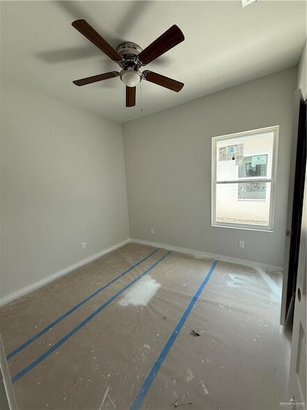 Building Photo - 402 N Alexandrite Ave