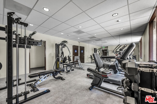 Building Photo - 5334 Lindley Ave