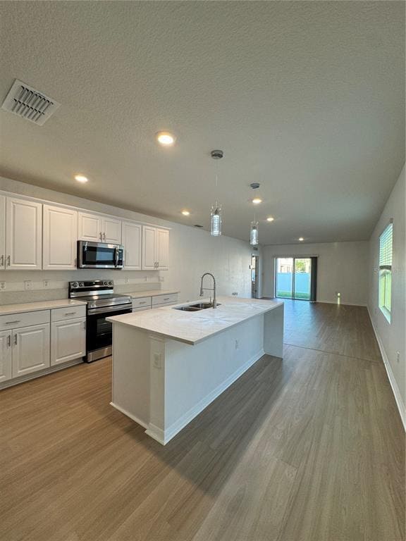 Building Photo - 1541 Fernmeadow St