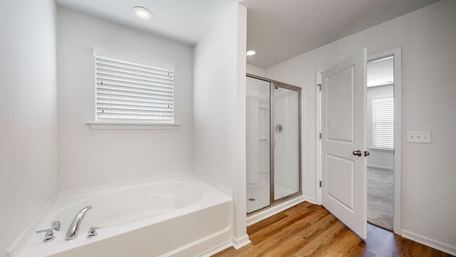Building Photo - 5 Bedrooms, 3 Bathrooms in Richmond Hill P...