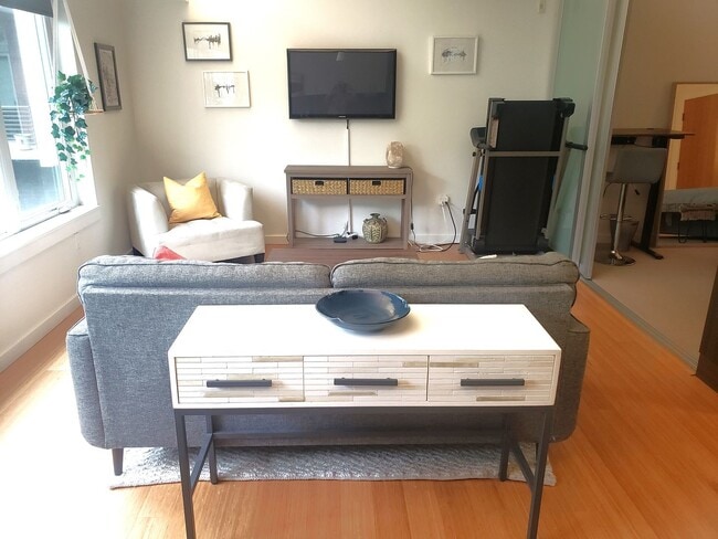 Building Photo - Overlook Neighborhood Condo!