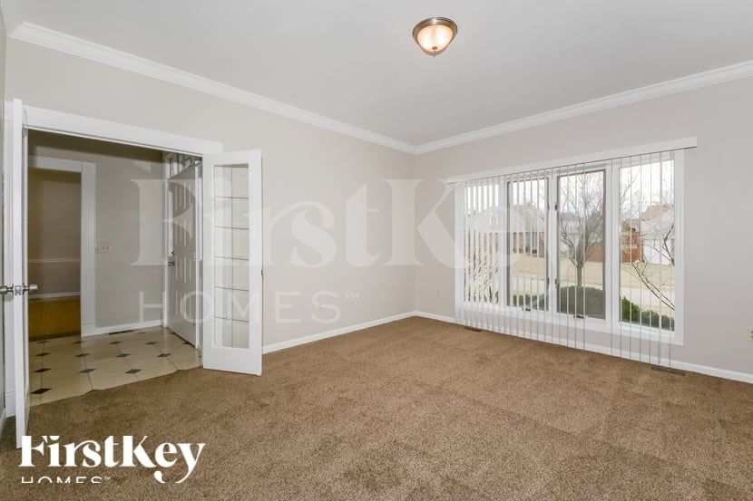 Building Photo - 700 Meadow Cliff Dr