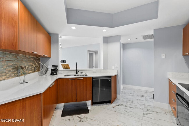 Building Photo - 241 Riverside Dr