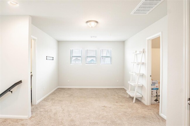 Building Photo - 301 Elm Br Trl