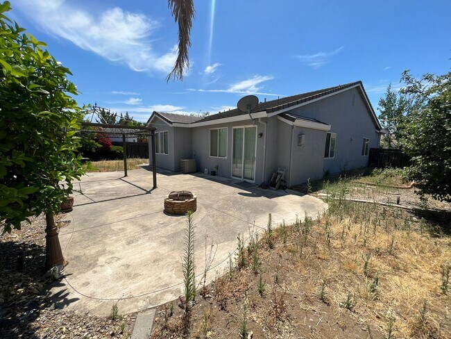 Building Photo - 560 Sutherland Ranch Ln