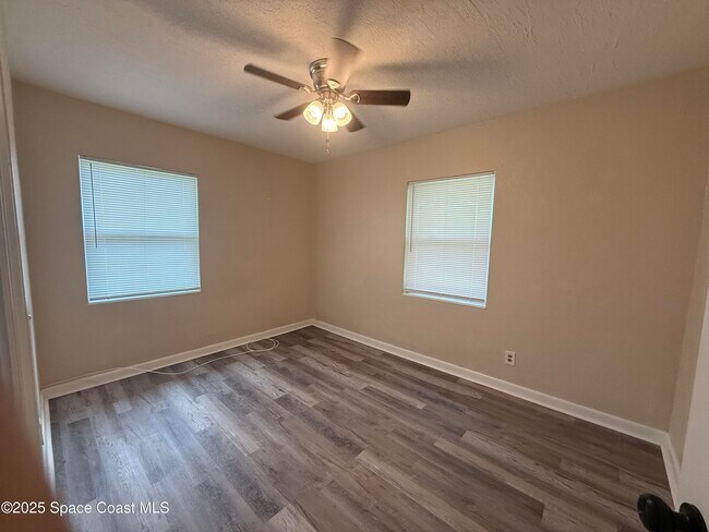 Building Photo - 325 Patrick Cir