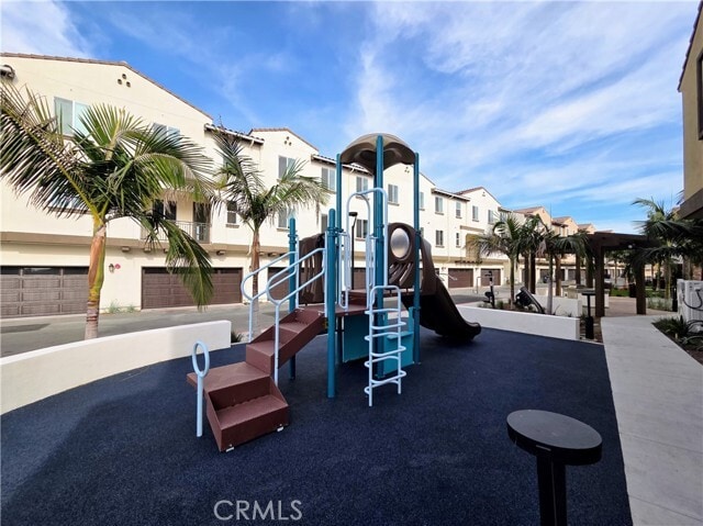 Building Photo - 2420 E Lincoln Ave