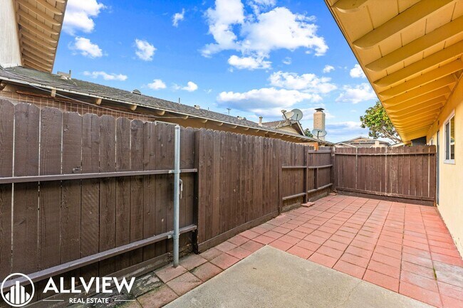 Building Photo - 7572 Amazon Dr