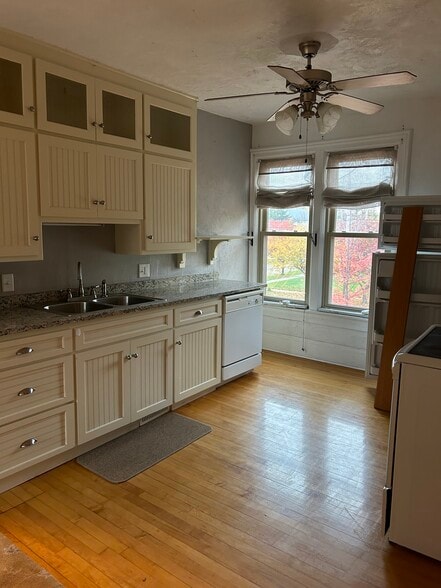 Building Photo - 417 Nicolet Blvd