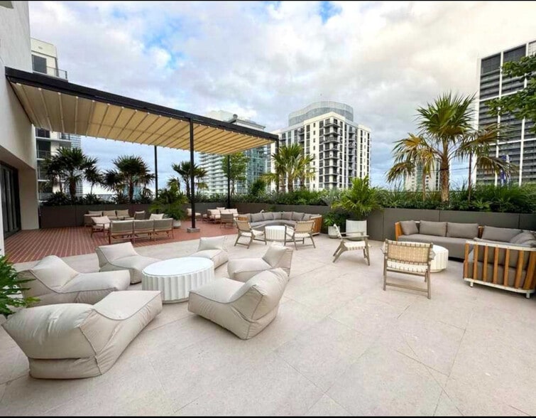 Building Photo - 601 N Miami Ave